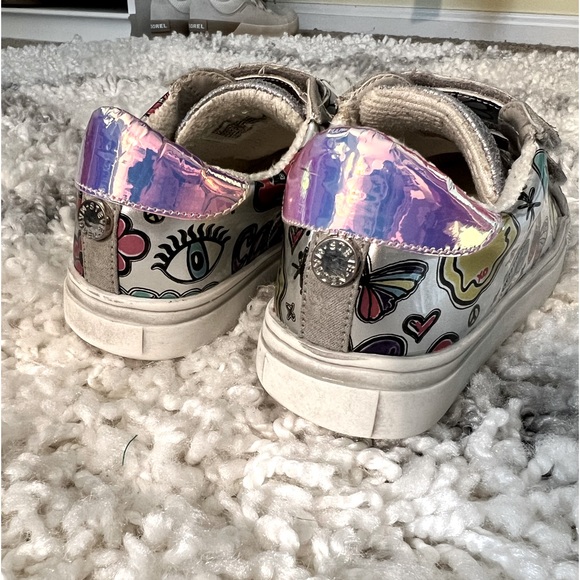 Girls Steve Madden Shoes - Picture 3 of 8